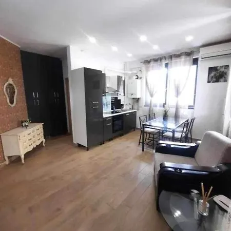 Apartamento Dobos Năvodari